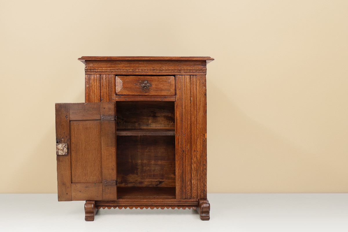 Armoire Belge à Une Porte Sculptée à La Main Du XVIe Siècle En Chêne Massif-photo-4