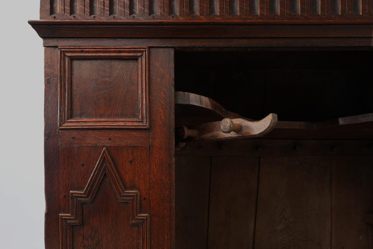 Armoire Ancienne Française En Chêne Sculpté à La Main Du XVIe Siècle-photo-3