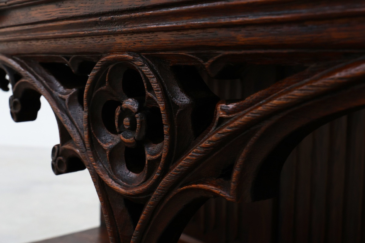 Rare grande armoire néogothique en chêne sculpté à la main du début du XIXe siècle-photo-3
