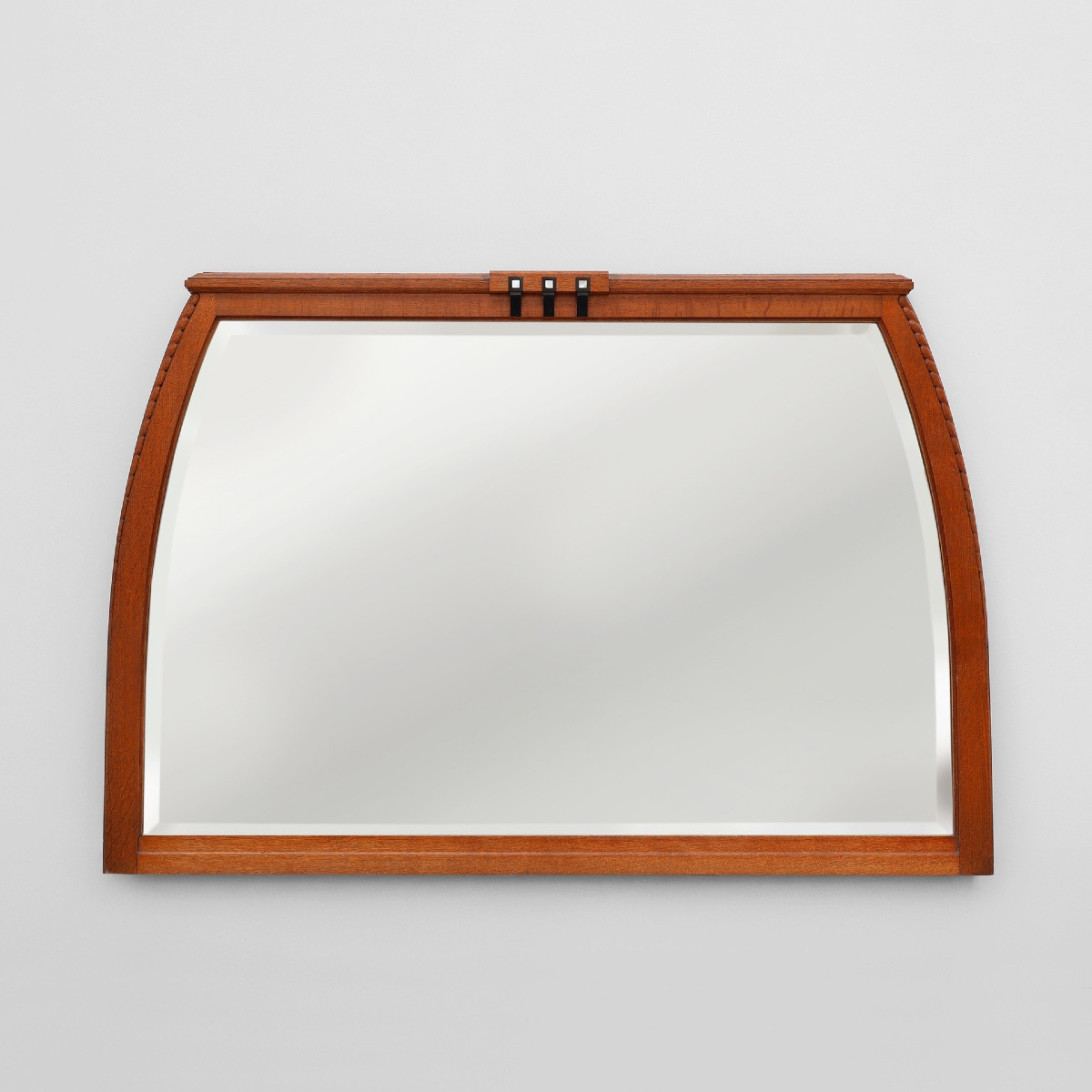 Rare miroir de cheminée Art Nouveau en chêne par Geo Vervanck avec miroir à facettes, anné