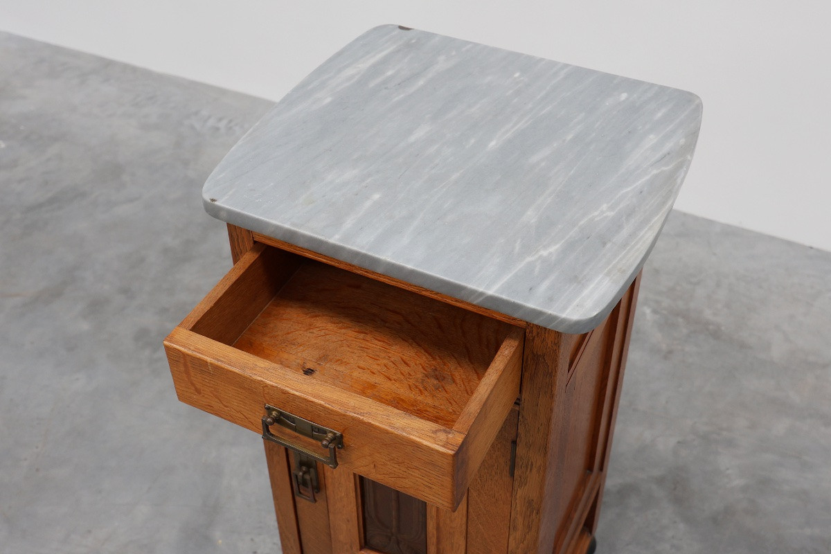 Rare paire de l'Art Nouveau, tables de nuit avec des plaquette de cuivre par Geo Verbanck, dans-photo-3