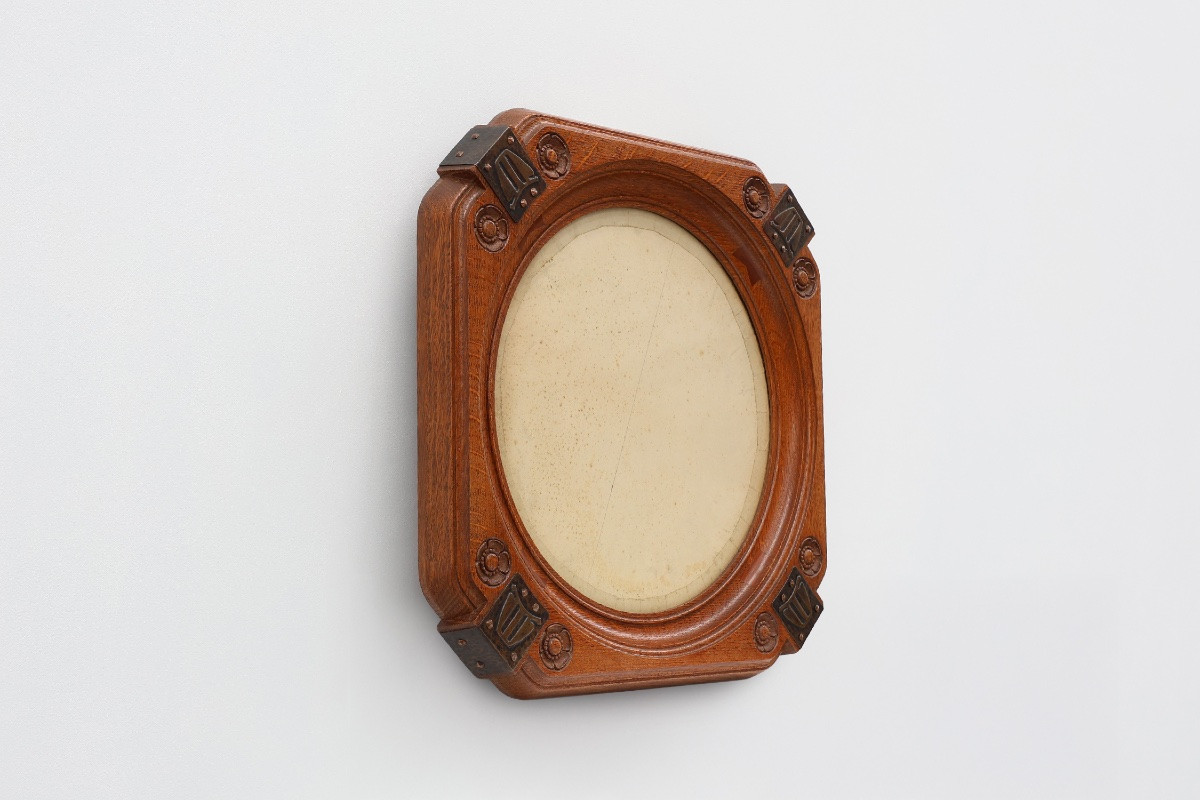 Cadre photo Art nouveau en chêne avec décorations en cuivre par Geo Verbanck-photo-2