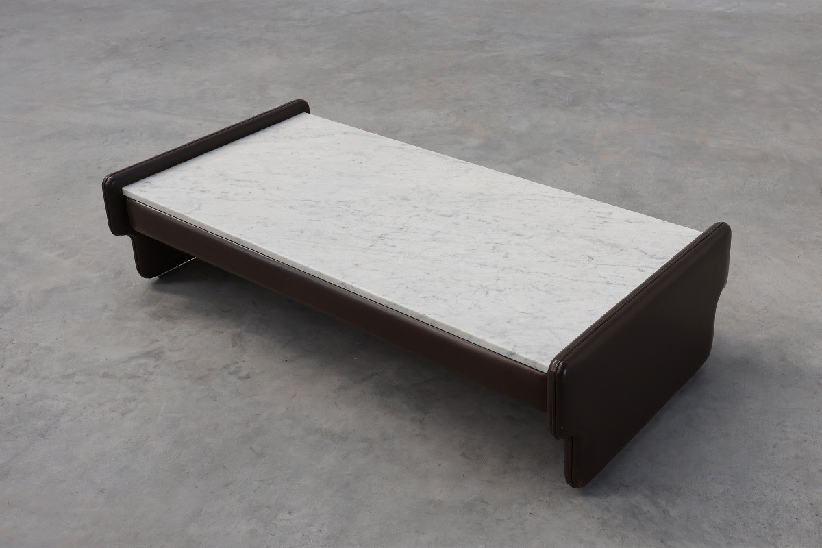 Table basse rectangulaire en cuir marron et marbre de Carrare, vers 1960-photo-4