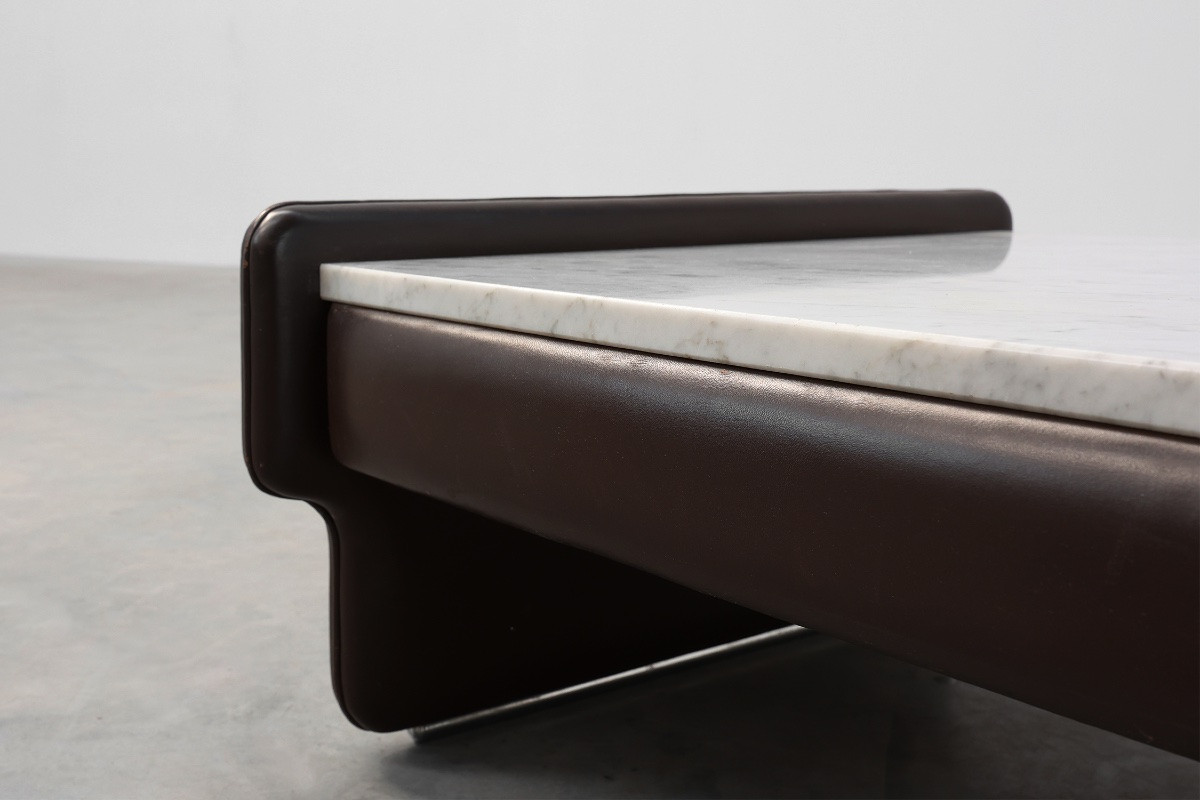 Table basse rectangulaire en cuir marron et marbre de Carrare, vers 1960-photo-1