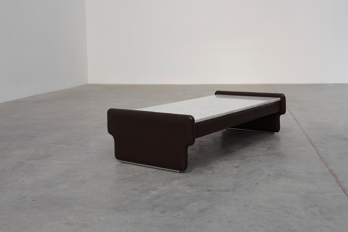 Table basse rectangulaire en cuir marron et marbre de Carrare, vers 1960-photo-2