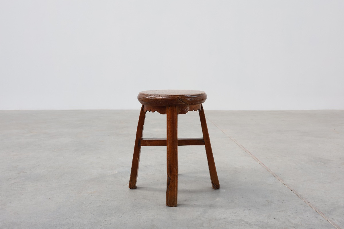 Tabouret rond ancien français en chêne avec une belle patine, vers 1850-photo-1
