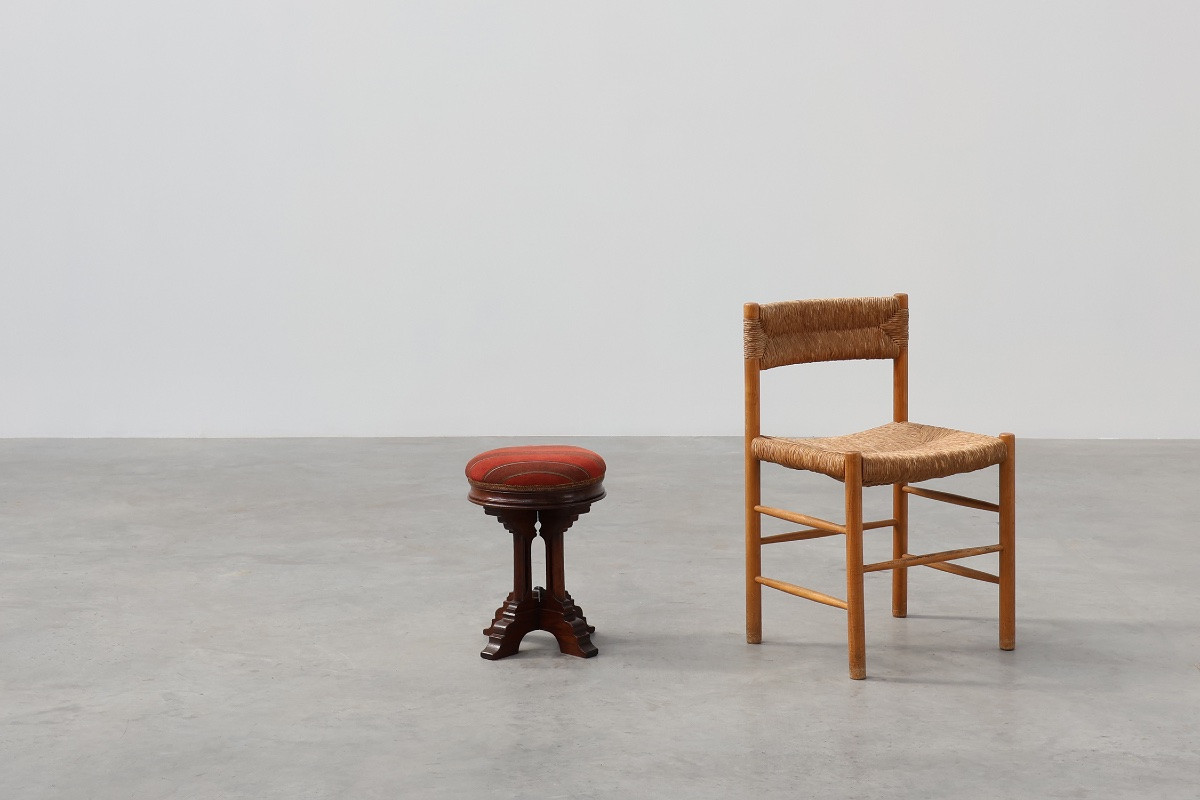 Néo-Gothique en chêne tabouret de velours rouge, la sellerie, la France de 1850-photo-2