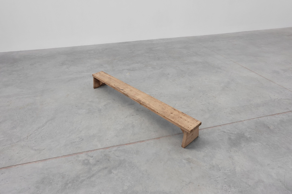 Banc bas rustique français en bois massif de style wabi wabi, vers 1880-photo-2