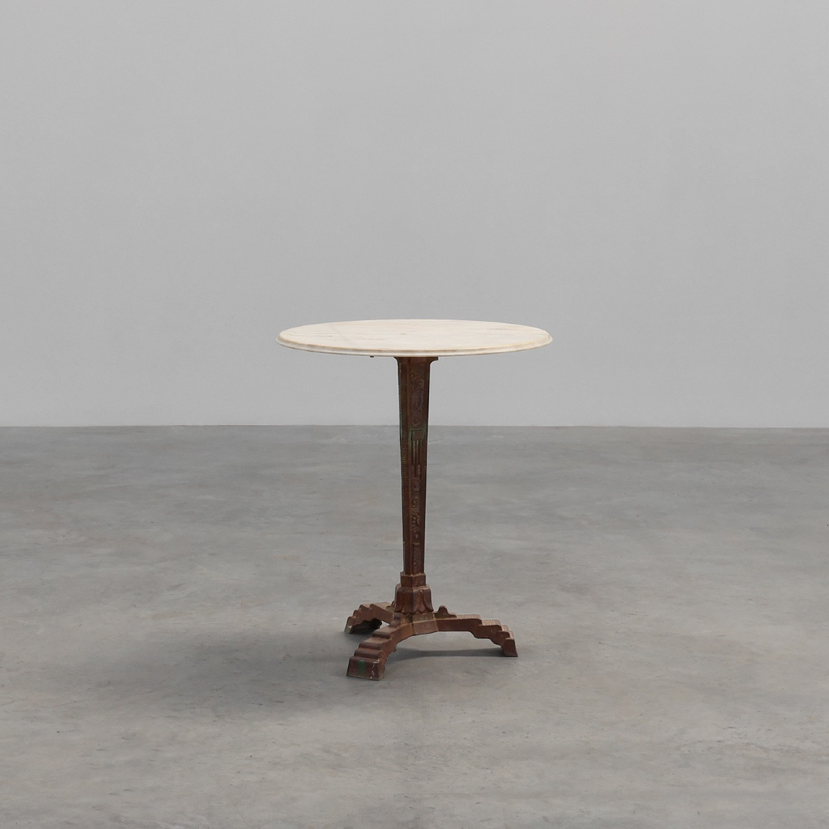 Table de bistrot Art Déco en fonte avec plateau en marbre, France vers 1925