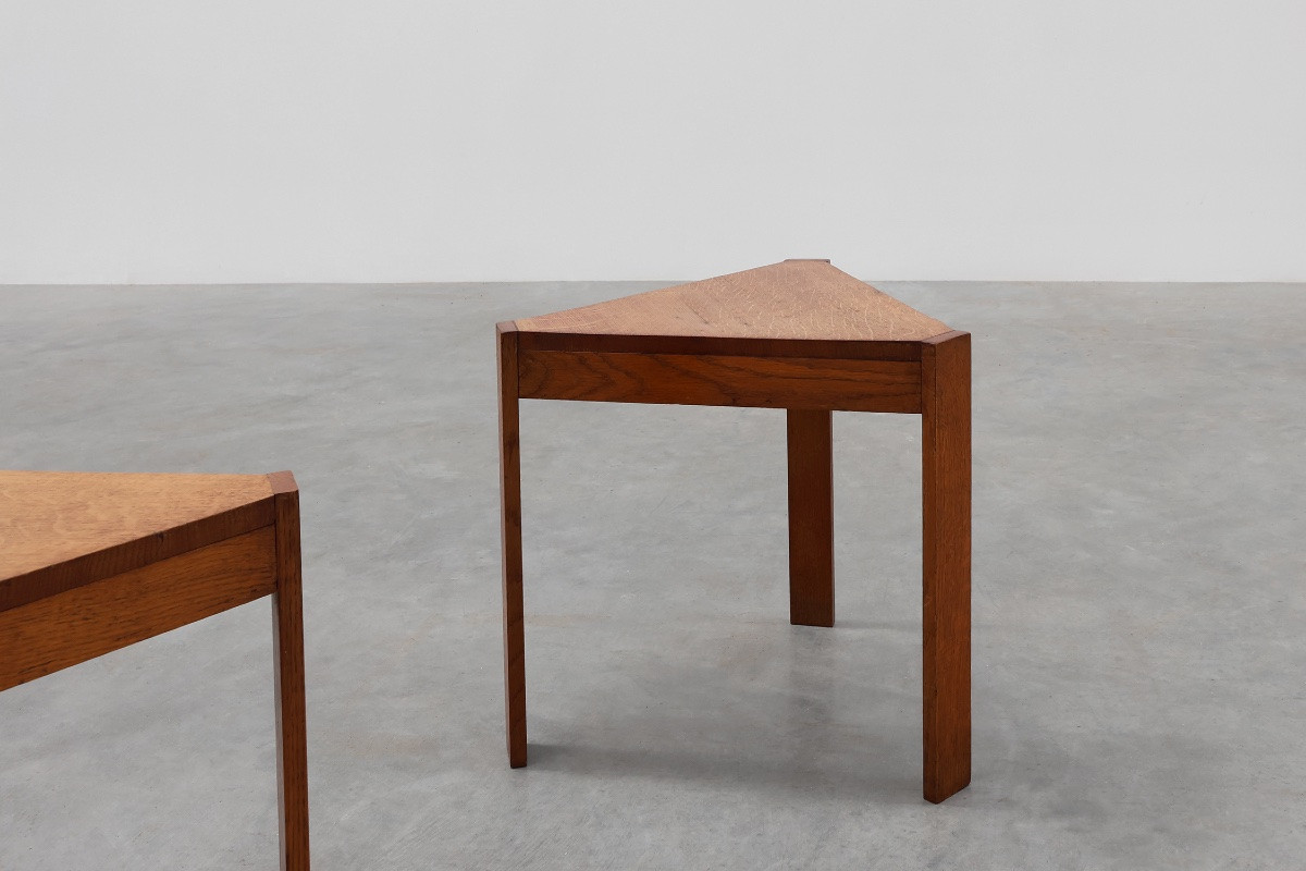 Ensemble de 3 tables triangulaires empilables ou modulables en chêne, France, vers 1960-photo-5