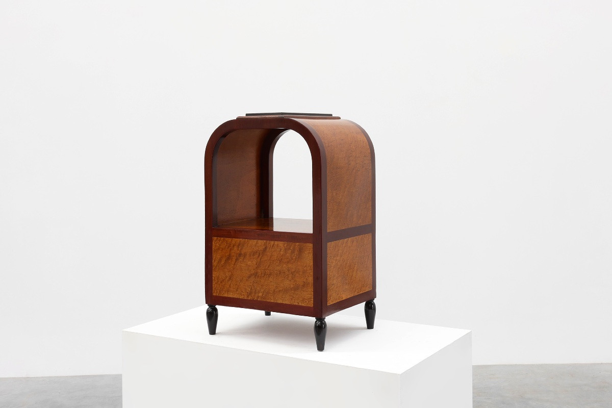 Table d'appoint Art Déco cintrée avec rangement et plateau en marbre noir, France années 1920-photo-4