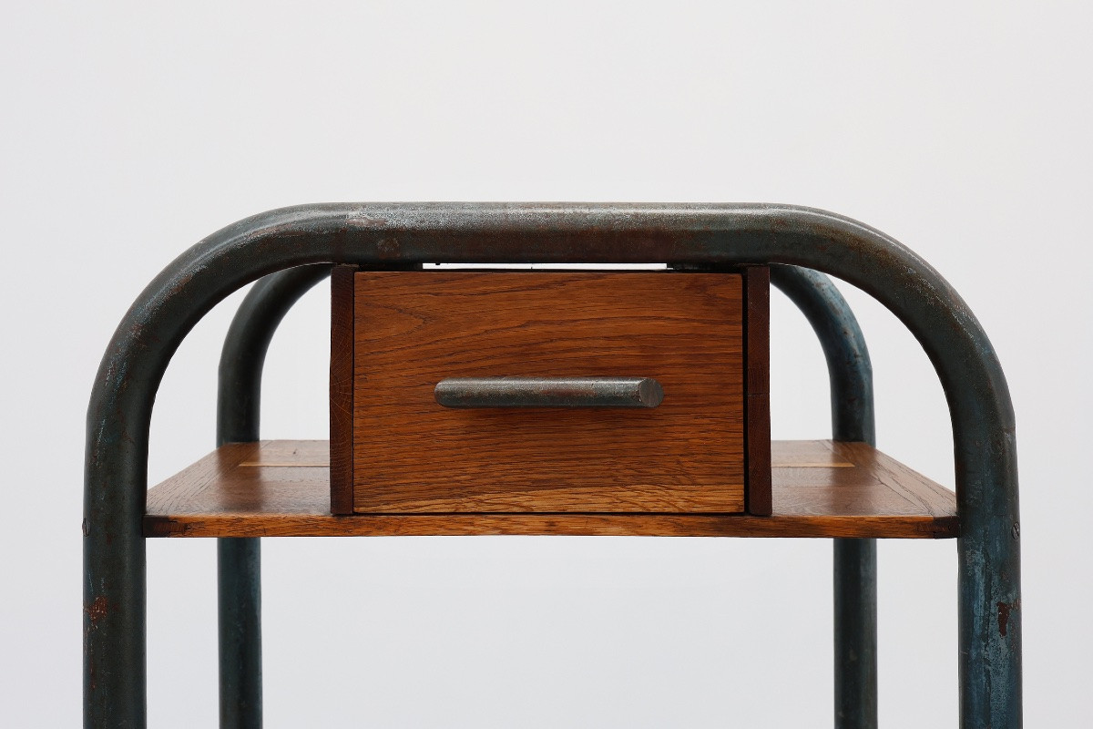 Table d'appoint ou table de chevet industrielle de style Bauhaus, Belgique vers 1910-photo-2