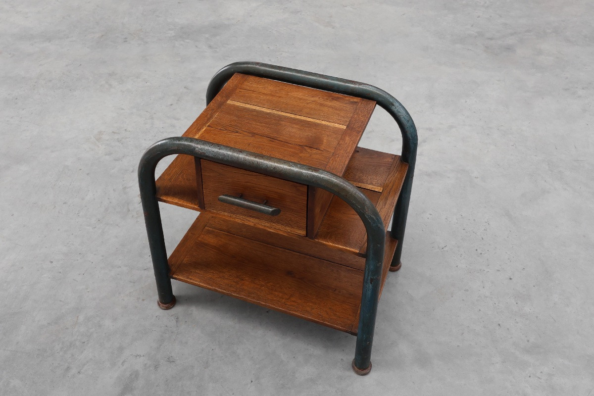 Table d'appoint ou table de chevet industrielle de style Bauhaus, Belgique vers 1910-photo-2