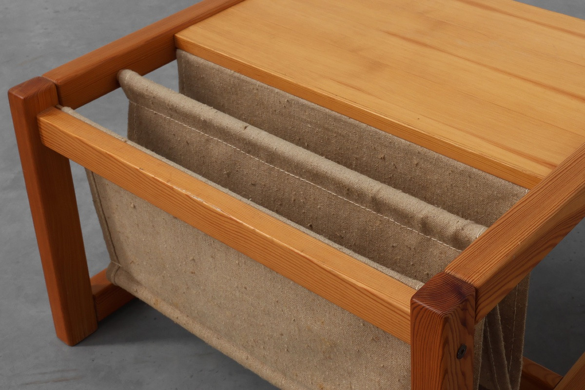 Table basse en pin et lin avec porte-revues par Karin Möbring, Suède, années 1970-photo-3