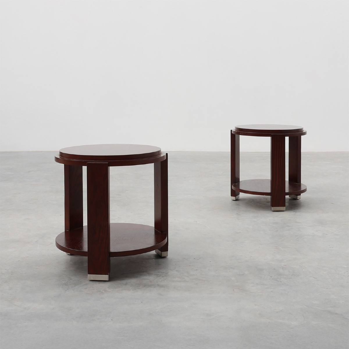 Paire de deux tables d'appoint rondes en bois et métal, Belgique, vers 1980