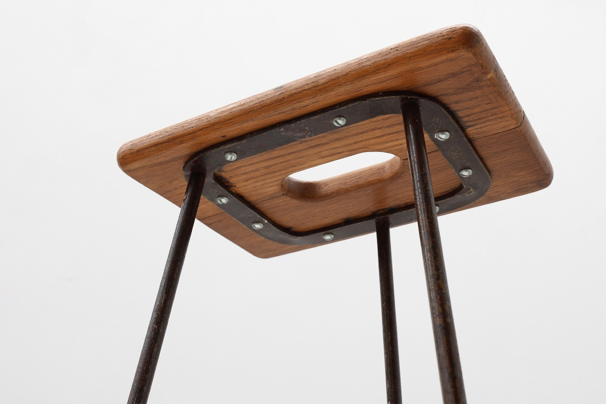 Tabouret industriel moderniste en fer et lattes de chêne, France vers 1910-photo-5