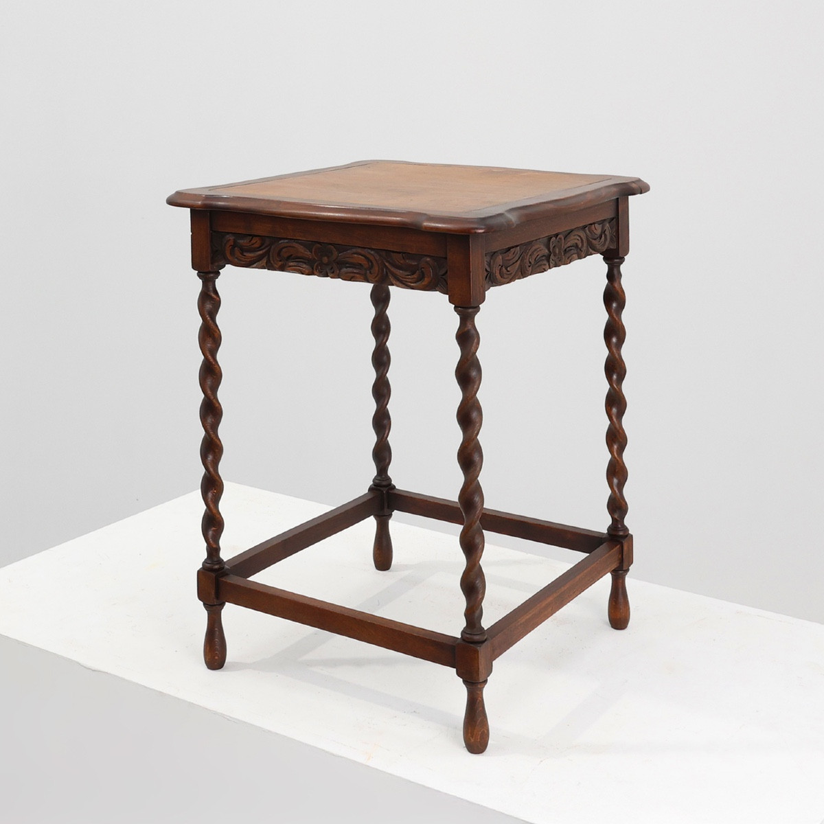 Table d'Appoint En Chêne Français Ancienne, Circa 190