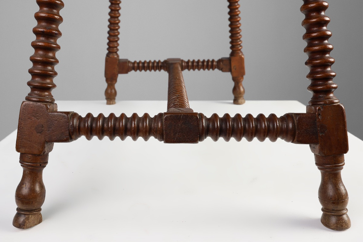 Antique Oak Side Table With Turned Legs And A Stretcher, Spain, 17th Century-photo-4