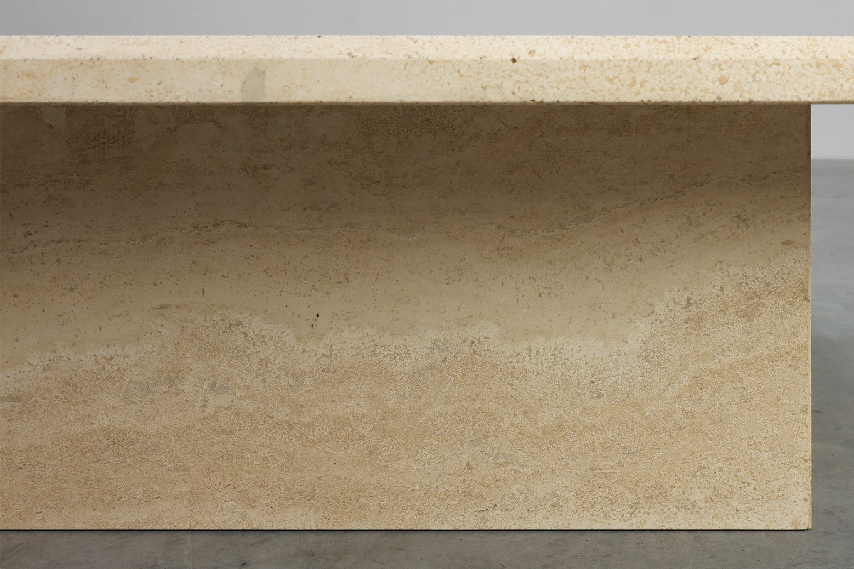 Table basse sculpturale en travertin organique, France, années 1980-photo-1