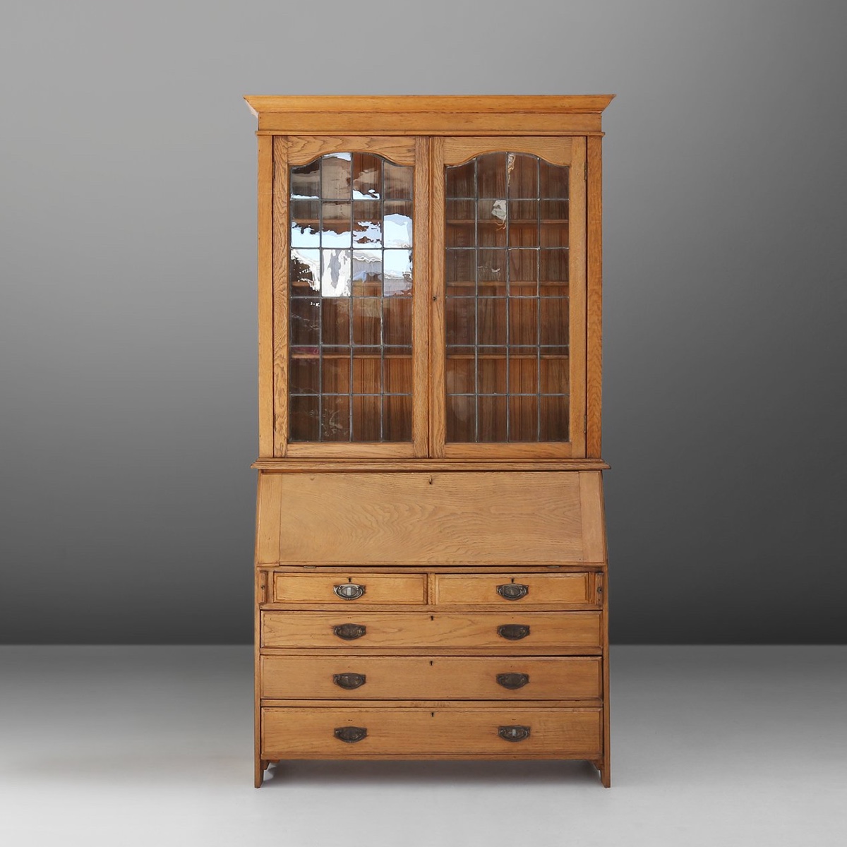      Secrétaire-bibliothèque de style Arts and Crafts anglais, vers 1910