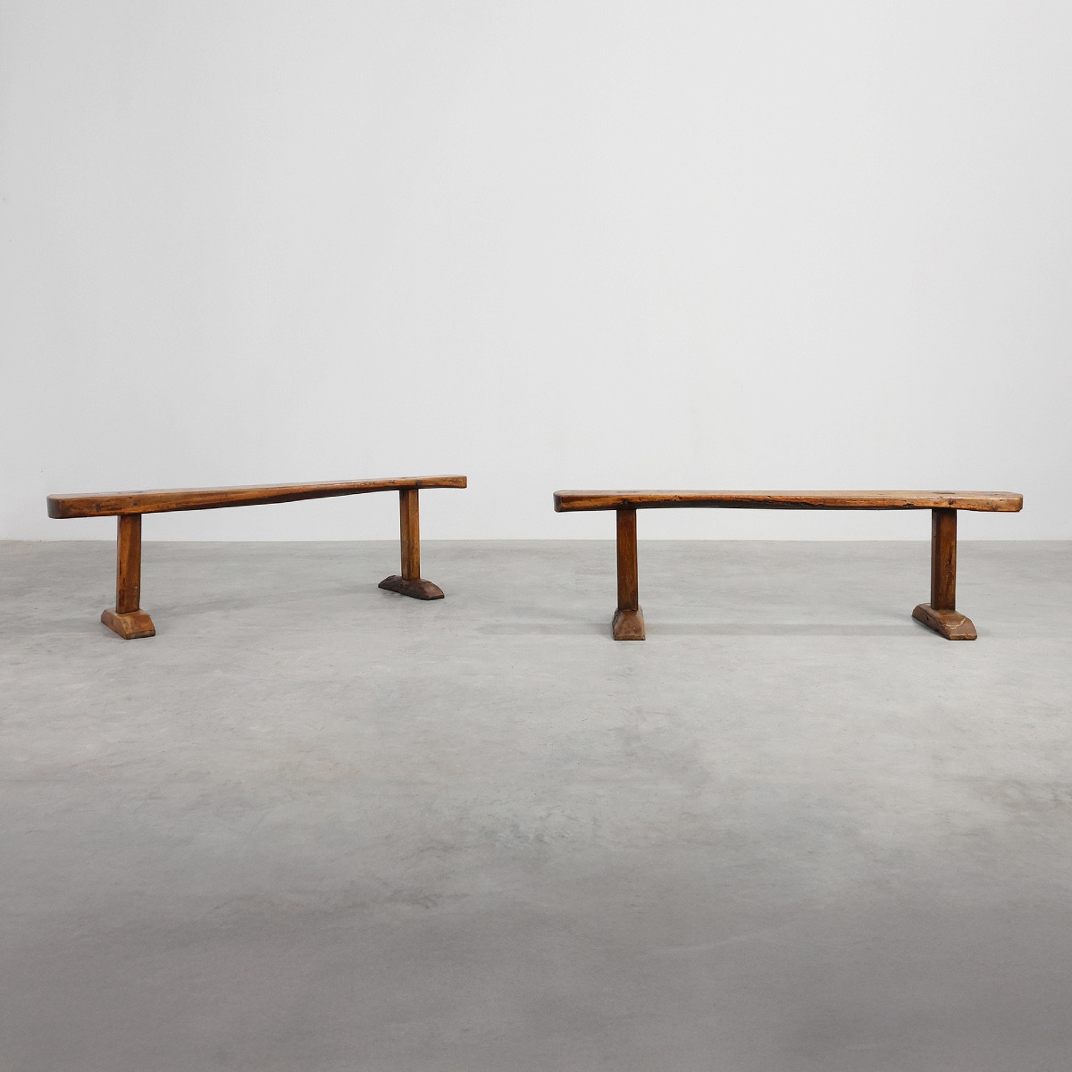 Paire de bancs rustiques en chêne, France 1850