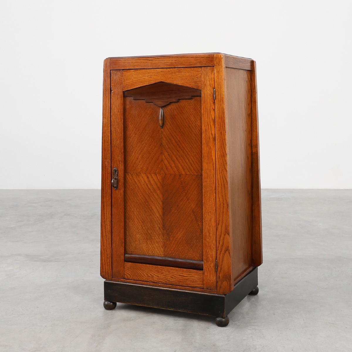 Armoire ou table de chevet en bois d'école d'Amsterdam, Pays-Bas, vers 1915