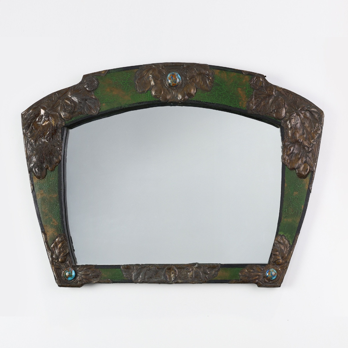 Miroir Arts & Crafts en métal vert orné de verre, France vers 1905