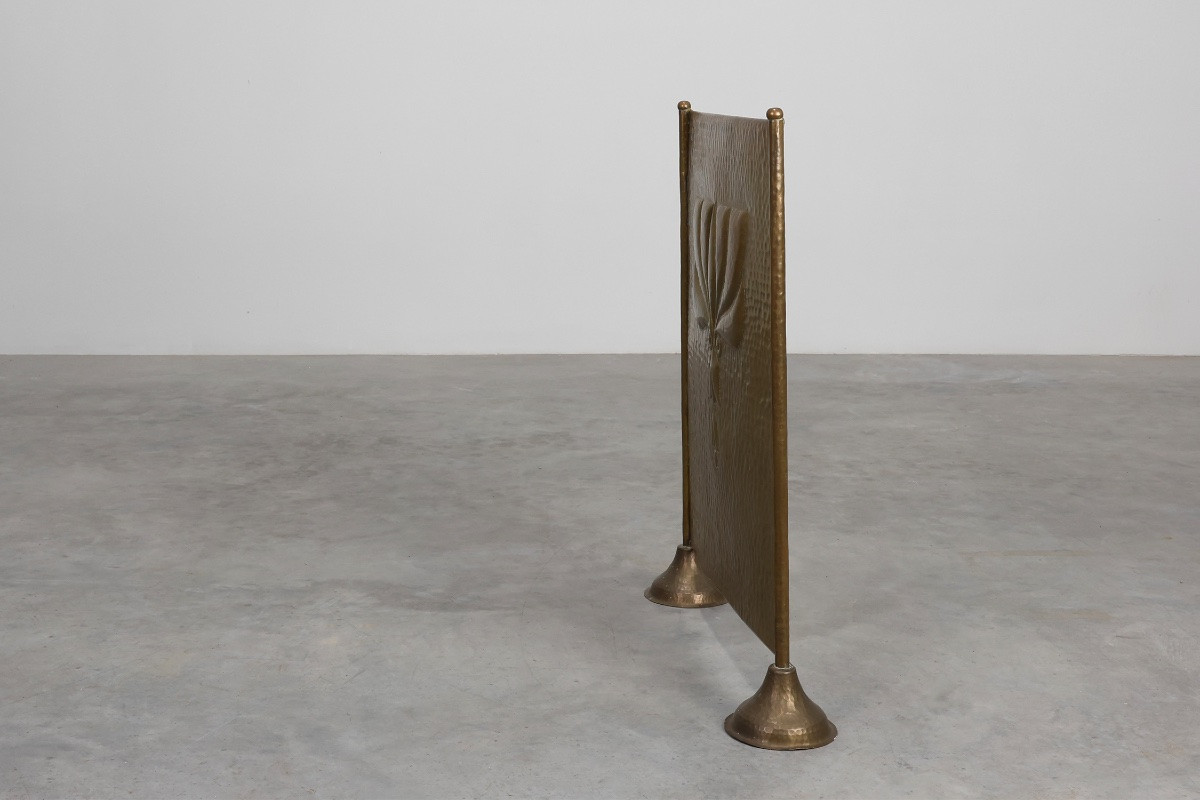 Élégant pare-feu Art déco en cuivre martelé, France, années 1920-photo-3