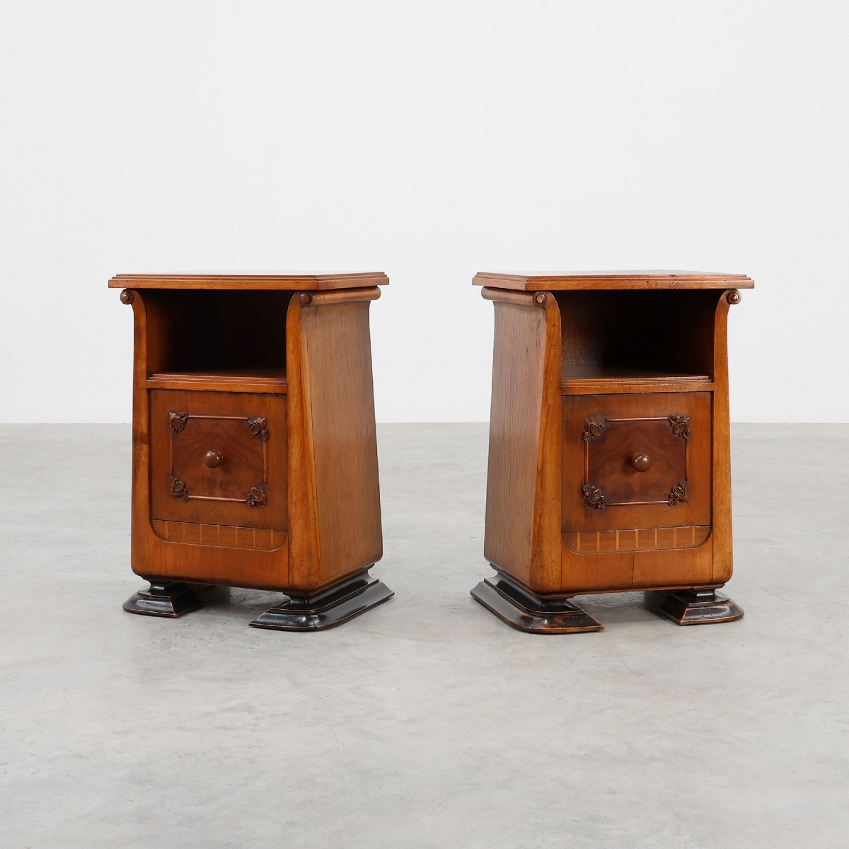Ensemble de deux tables de chevet Art déco en bois, Italie, années 1920