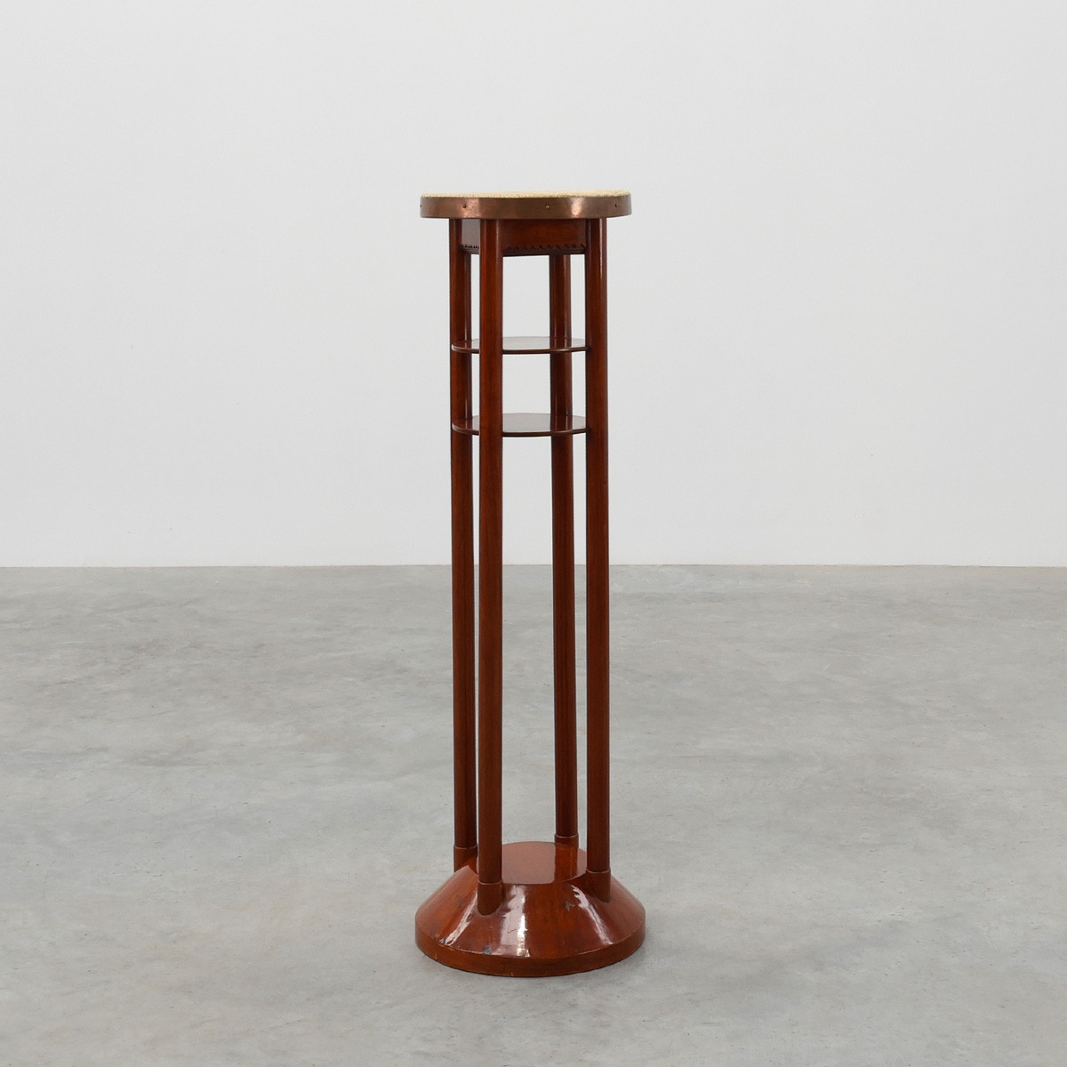 Socle de style Sécession viennoise en bois et cuivre, Austia, vers 1910