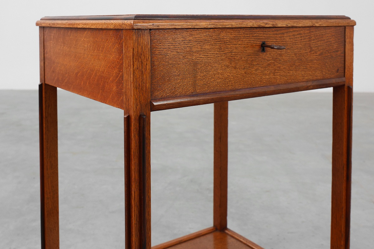 Table d'appoint ou meuble de style école d'Amsterdam, Pays-Bas, vers 1915-photo-1