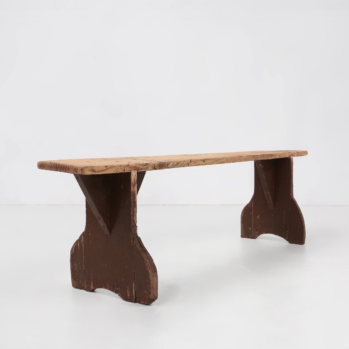 Banc rustique en bois avec pieds peints en brun, France, années 1890