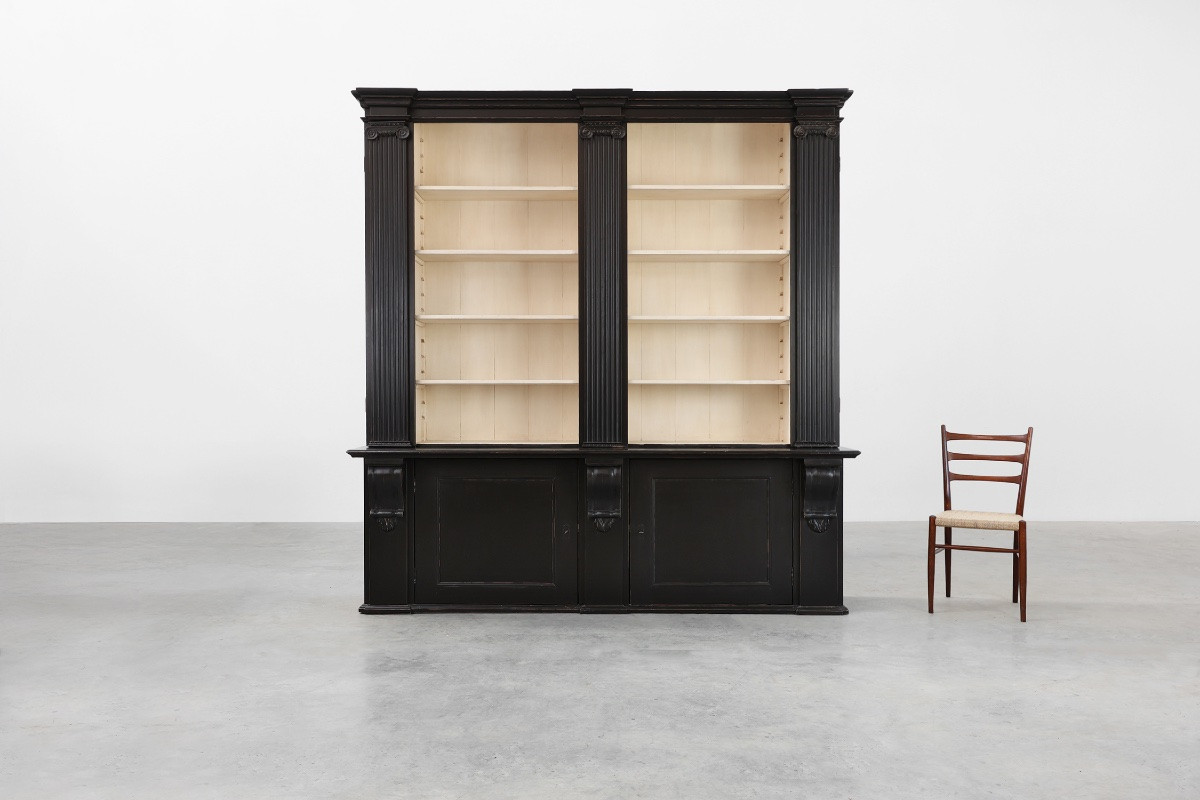 Armoire de bibliothèque haute noire du XXe siècle en MDF, UK-photo-1