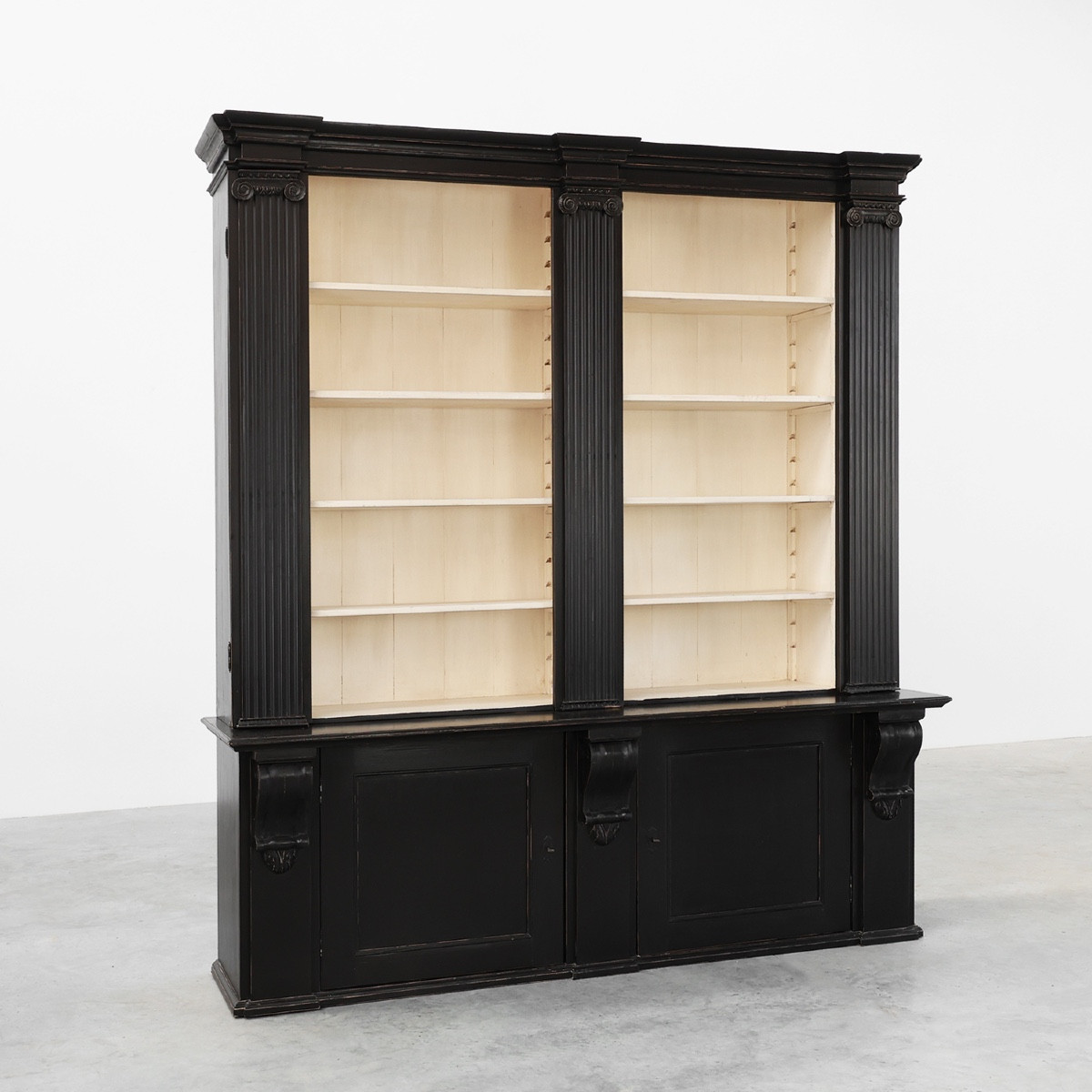 Armoire de bibliothèque haute noire du XXe siècle en MDF, UK
