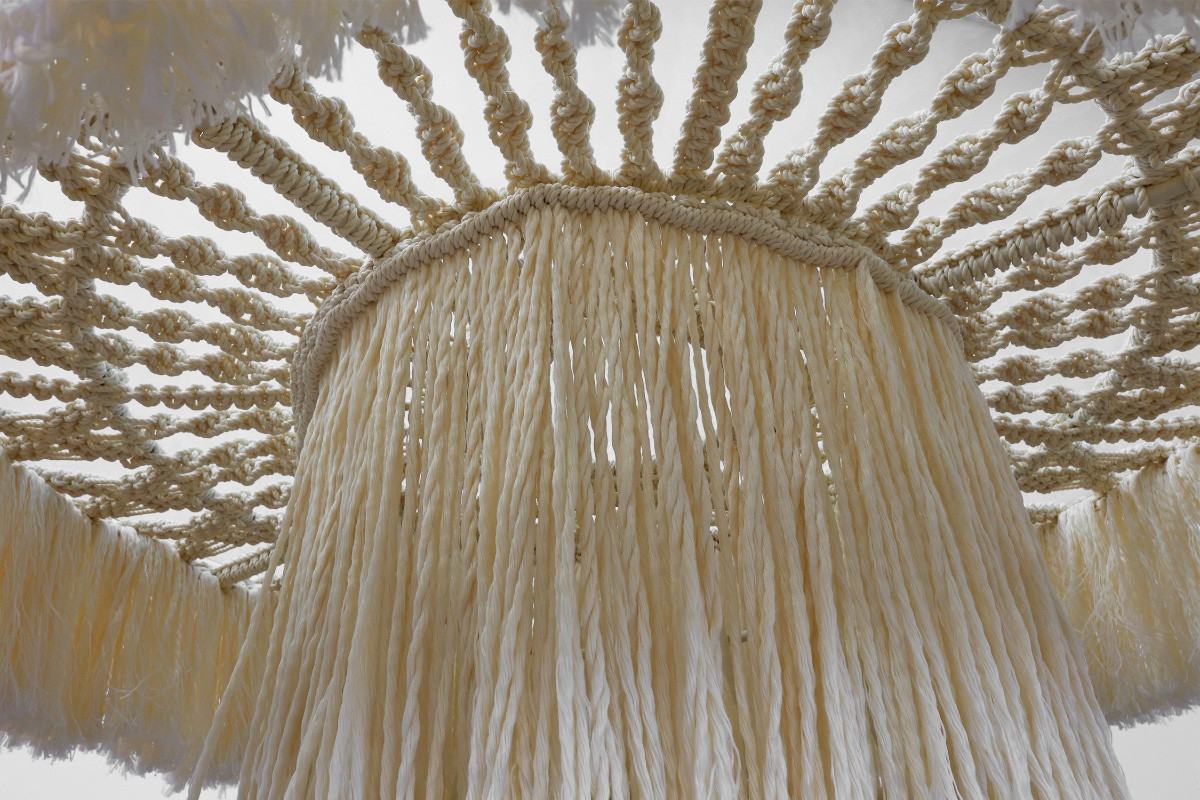 Table de salle à manger monumentale blanche à plateau en verre et macramé, Italia-photo-3
