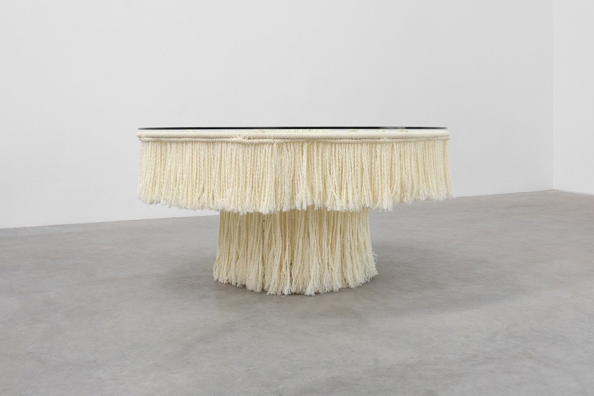 Table de salle à manger monumentale blanche à plateau en verre et macramé, Italia-photo-7