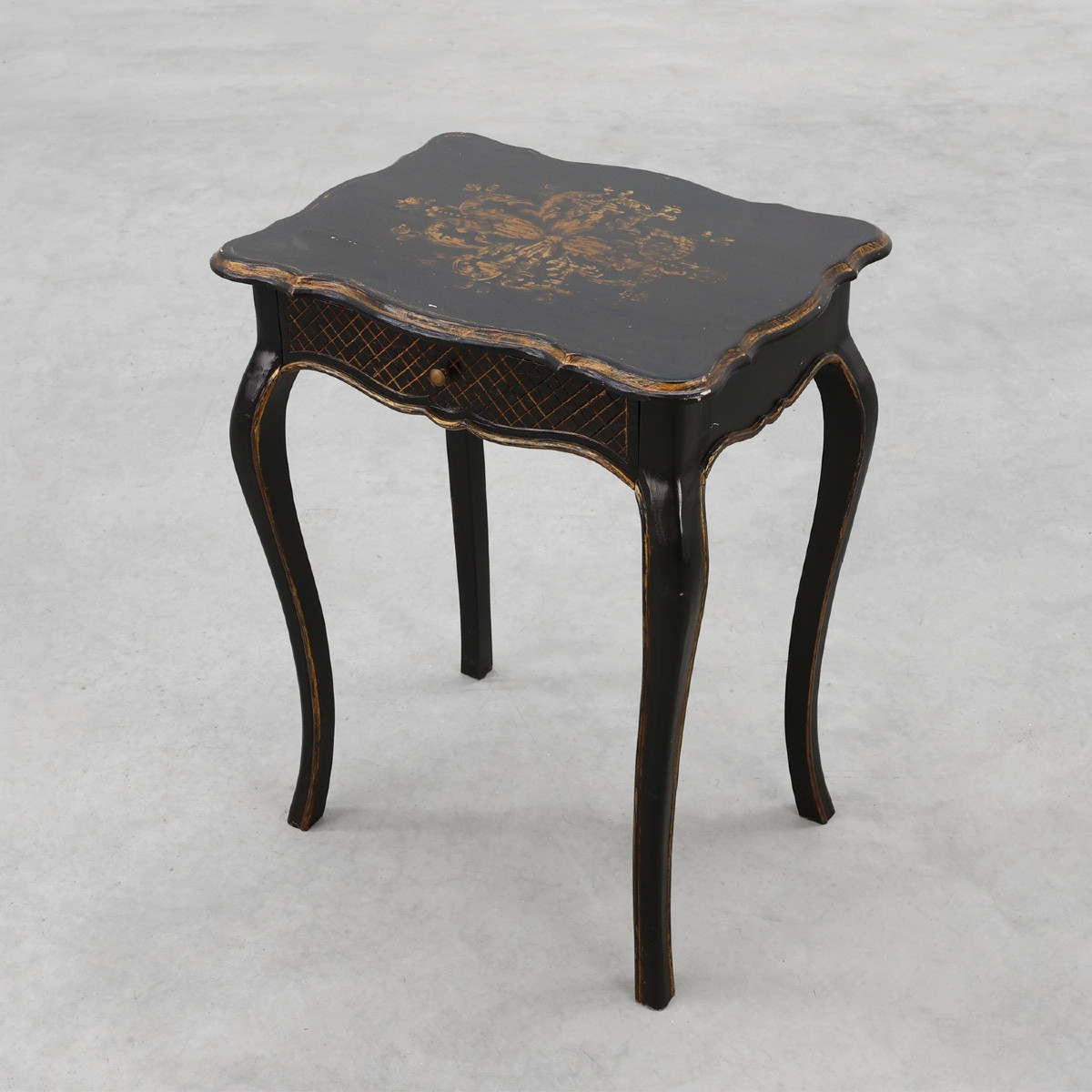 Table d'appoint en bois noir du XIXe siècle avec tiroir, France