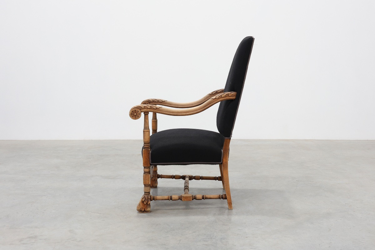 Fauteuil Louis XIII du XIXe siècle en lin noir, France-photo-1
