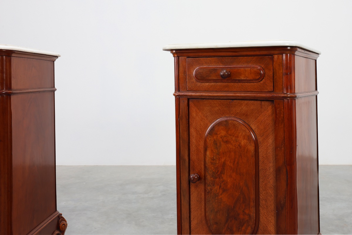 Paire de tables de chevet Louis XV à plateau en marbre de Carrare, France, vers 1890-photo-2
