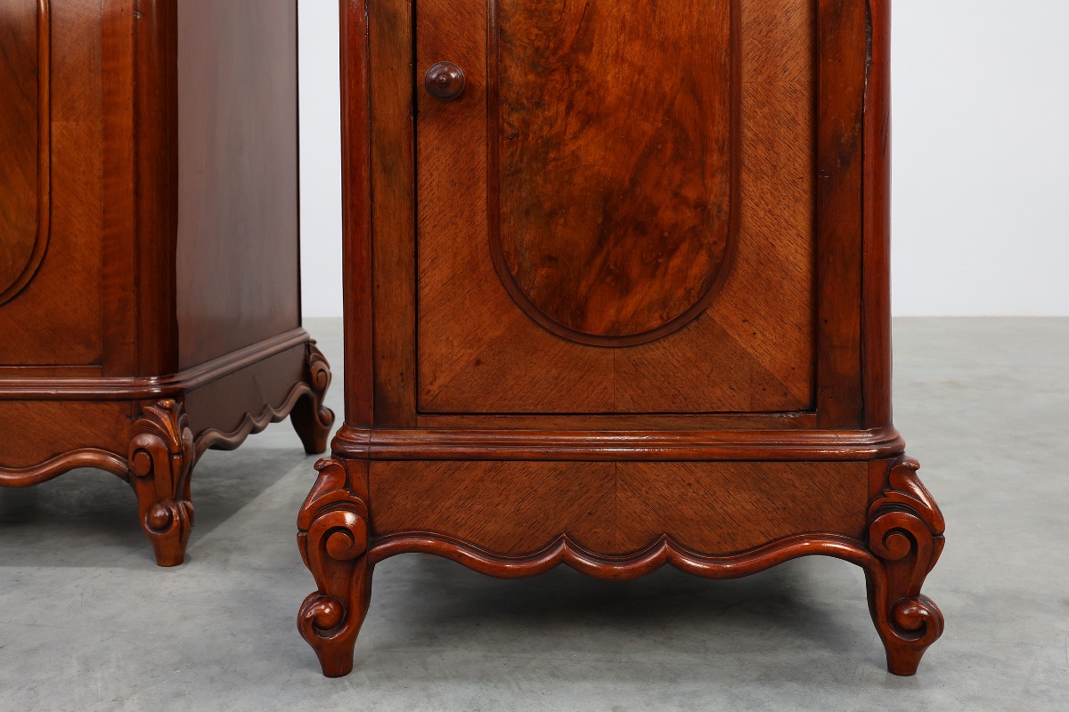 Paire de tables de chevet Louis XV à plateau en marbre de Carrare, France, vers 1890-photo-4