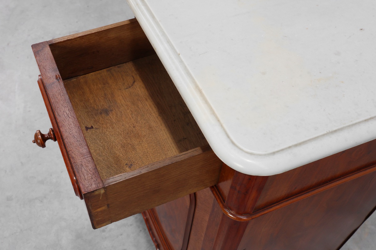 Paire de tables de chevet Louis XV à plateau en marbre de Carrare, France, vers 1890-photo-4