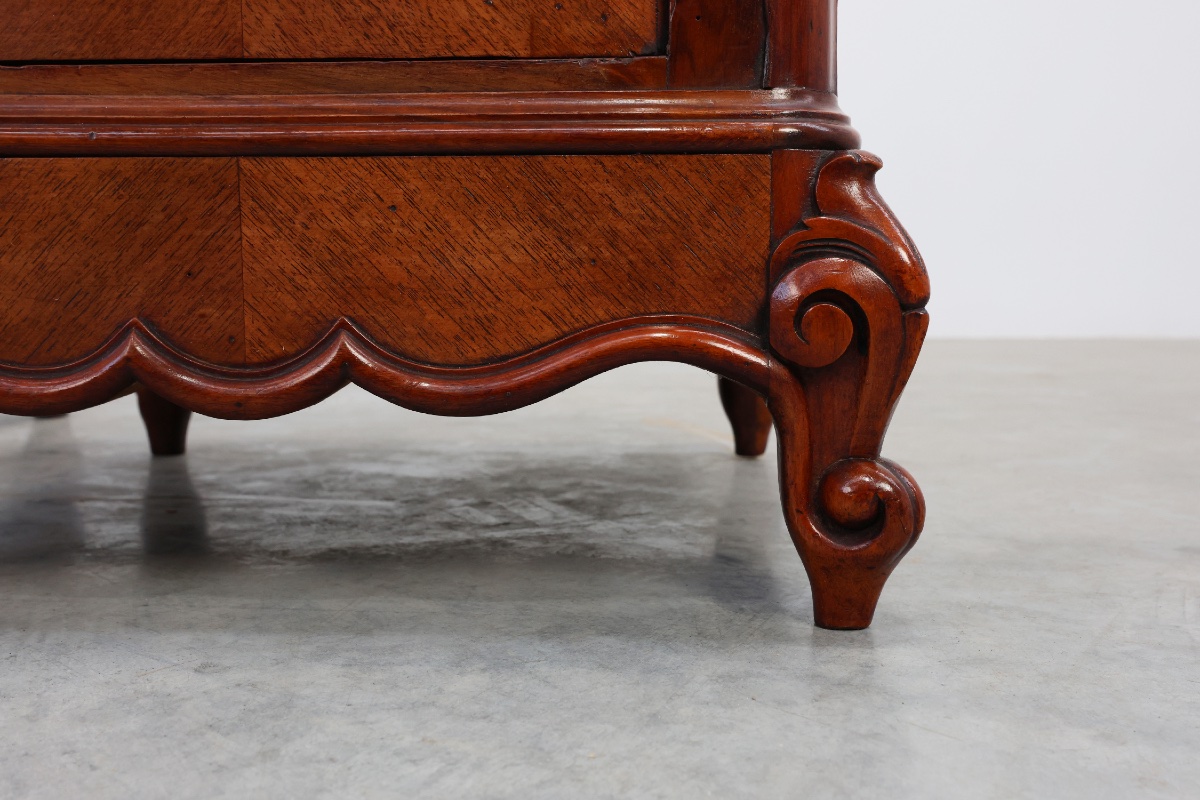 Paire de tables de chevet Louis XV à plateau en marbre de Carrare, France, vers 1890-photo-7