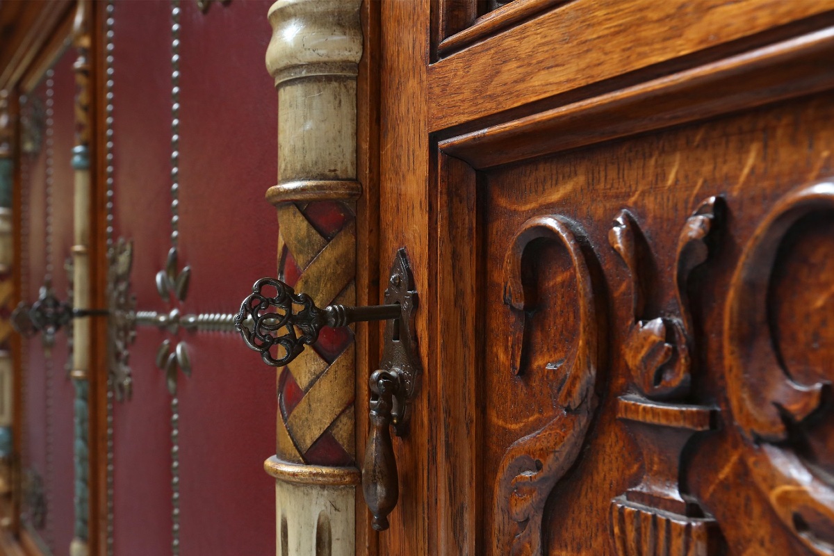 20th-century Baroque Carved Sideboard, Spain-photo-2