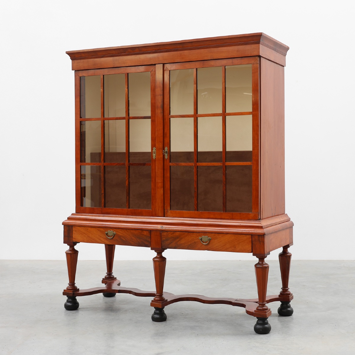 Vitrine ancienne en noyer de style Guillaume IV, Royaume-Uni, XVIIIe siècle