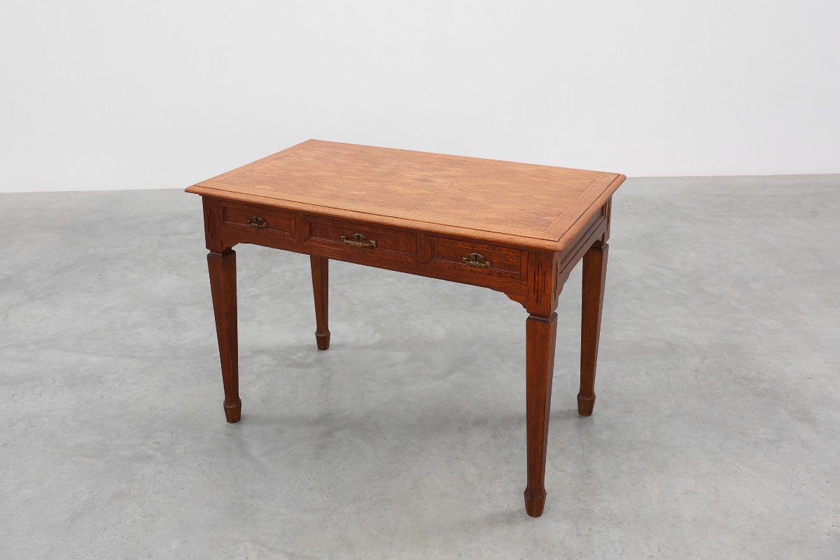 Bureau ou table Art Déco en chêne sculpté avec détails en cuivre, Belgique années 1920-photo-6