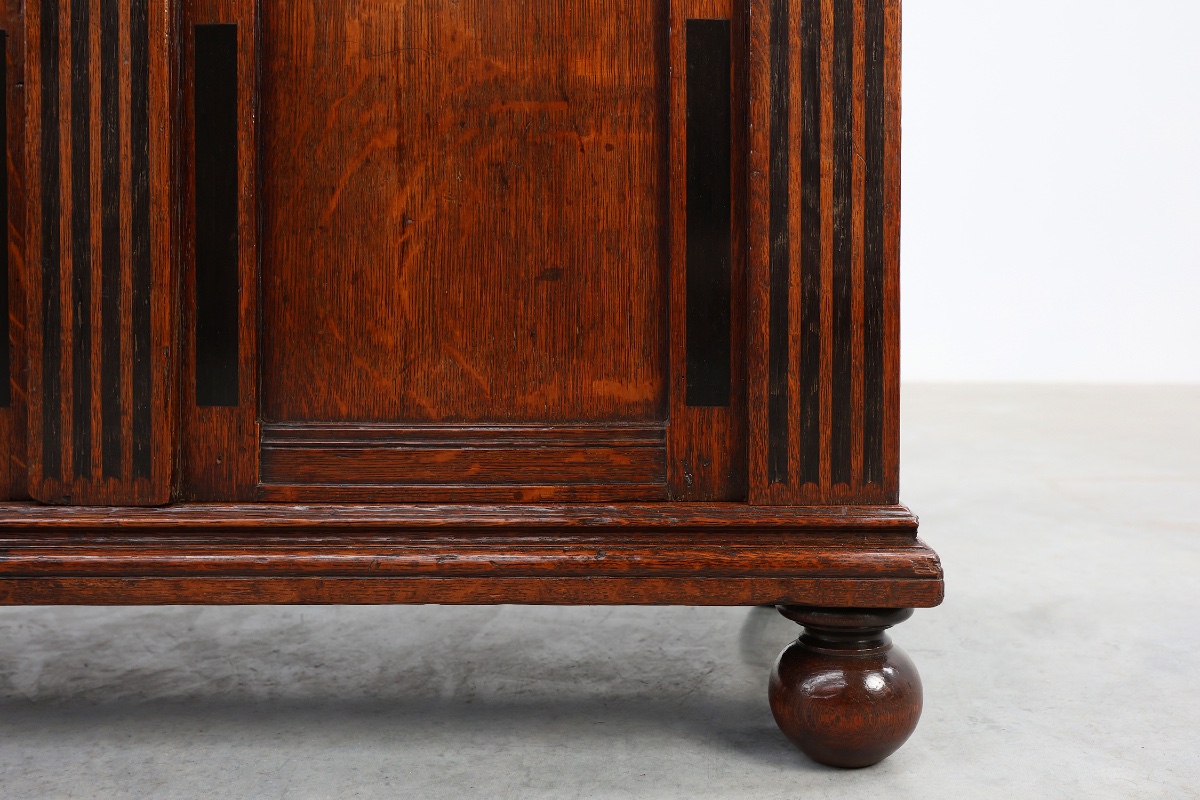 Petit cabinet Renaissance en chêne du XVIIe siècle, Pays-Bas-photo-4