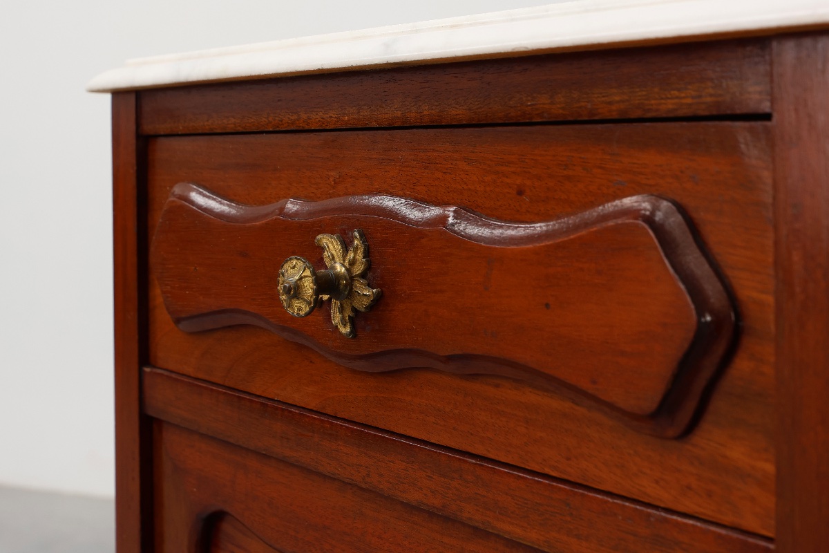 Paire de tables de chevet en noyer de style Louis XV avec plateaux en marbre de Carrare, France-photo-3