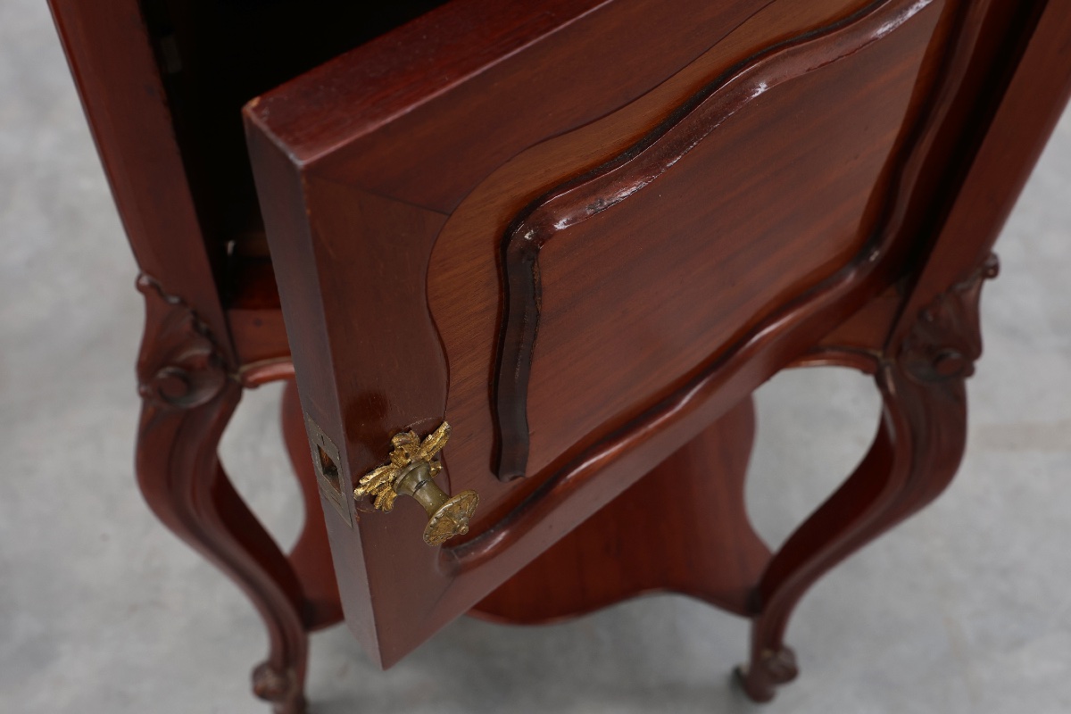 Paire de tables de chevet en noyer de style Louis XV avec plateaux en marbre de Carrare, France-photo-6
