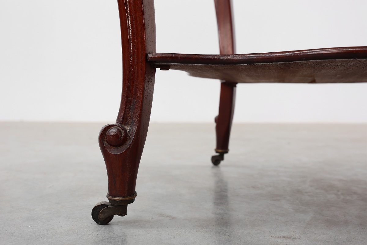 Paire de tables de chevet en noyer de style Louis XV avec plateaux en marbre de Carrare, France-photo-8