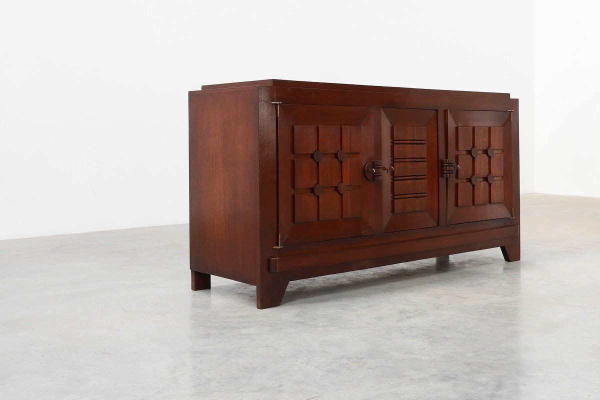 Buffet Art Déco en chêne sculpté à motifs géométriques, par Charles Dudouyt, France, vers 1940-photo-2